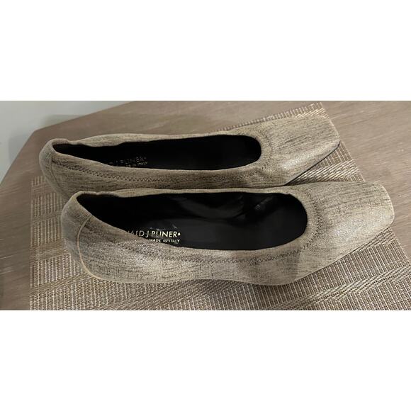 Donald J. Pliner Tan Heels - Picture 9 of 9